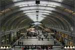 Stockholm C -      Blick von der Galerie in die r Bahnhofshalle, Symetrieansicht.