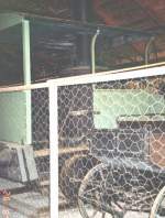 Dampflokomotive mit vertikal-kessel, die  Kalven  (Helsingborg Stads Hamnfrvaltning), baujahr 1874, Alexander Chaplin, Cranston Hill Works Ltd. (abfertigungsnummer 1644?), Glasgow, geliefert durch Wimshurst, Hollick & Co., Ltd., London, in einem wagenstall in Fredriksdal Freilichtmuseum, Helsingborg.