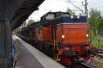 Eine Diesellock Green Cargo T44 340 mit Anhang rauscht durch den Bahnhof Norrkping am 01.06.2012.