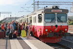 Bei Storuman startet am 27. Juni 2022 der Dieseltriebzug 1348 zur der insgesamt 1.062 km langen Bahnfahrt auf der Inlandsbahn.