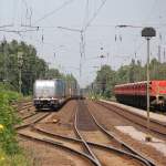 Kurze Pause: 241.002  Skywalker  fhrt fr einen Signalhalt in Recklinghausen Sd ein.