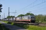 Hector Rail 241 011  C-3PO  ist mit der als Wagenlok mitlaufenden 241 005  Solo  und dem van-Dieren-/Samskip-KLV-Zug in Diepholz am 08.06.13 auf dem Weg in Richtung Osnabrück.