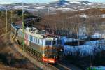 22.05.2009, 20.55 Uhr, bei Vassijaure: Am ersten frhlingswarmen Abend des Sptwinters fhrt MTAB Dm3 1226+1242+1225 mit Erzzug nach Narvik zwischen Vassijaure und Katterjkk durch die arktische Landschaft.