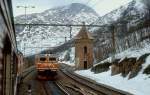 Am 14.05.1988 begegnen sich zwei Rc4 der SJ auf der Erzbahn zwischen Narvik und Kiruna, Rc4 1339 ist Richtung Narvik unterwegs