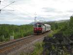 Rc6 1327 mit einem Personenzug am 05.08.08 auf der Erzbahn bei Abisko.