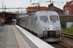 Am 10.07.2017 erreicht ein SJ Snabbtåg aus Stockholm den Bahnhof Hässleholm.