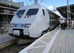 9.7.2010 15:05 SJ X2000 aus Stockholm Central nach Sundsvall Central bei der Einfahrt in Uppsala Central auf Gleis 2.