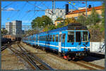 Ein X10p der SL mit Steuerwagen 126 an der Spitze wartet im Bahnhof Stockholm Östra auf den nächsten Einsatz.