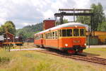 Ein Triebwagen fährt am 02.07.2022 aus dem Bahnhof Anten in Richtung Gräfsnäs slottspark aus.