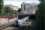 Ein neues Viertel über dem Bahnhof -    Ein X 60-Pendeltagzug kommt aus dem Tunnel im Bereich der Station Stockholm Södra auf der Fahrt in südwestlicher Richtung.
