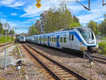 Stockholm Pendeltag Zug 6095 A2 auf der Linie 43 bei der Einfahrt in V�sterhaninge, 11.05.2026.