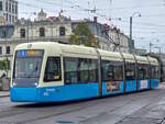 Stra�enbahn G�teborg Zug 445 auf der Linie 3 nach Kaalltorp nahe Brunnsparken, 02.10.2026.