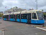 Stra�enbahn G�teborg Zug 423 auf der Linie 4 nach Angered vor Kungsportsplatsen, 02.10.2026.