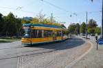 Auf der Linie 2 Richtung Innenstadt fährt diese Niederflurstraßenbahn am 19.09.2014 in Norrköping.