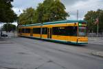 Niederflurstraßenbahn auf dem Weg zum Hauptbahnhof von Norrköping am 09.09.2014.