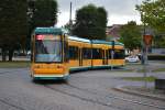 Niederflurstraßenbahn in Norrköping auf dem Weg in die Innenstadt am 09.09.2014.