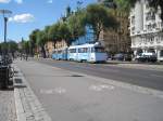 7.7.2010 16:06 Historischer Triebwagen mit Beiwagen auf der Djurgrdslinie zwischen den Haltestellen Nybroplan und Styrmansgatan.