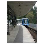 Grüne Linie nach Hagsätra, Station  Stureby  -     Von Gullmarsplan bis Stureby wurde für die Tunnelbana die Trasse einer  1930 gebauten Vorortbahn verwendet, die dafür