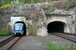 Rote Linie nach Norsborg -     Kurz vor der dreigleisigen Station  Sätra  wird dieser Tunnel durchfahren.