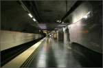 Rote Linie nach Mörby C, Station  Universitetet  -     Die Haltestelle liegt etwa 25 Meter unter der Oberfläche.