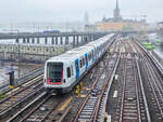 Stockholm Tunnelbana Zug 2382A2 auf der Linie 14 nach M�rby Centrum kurz vor Gamla stan, 13.05.2026.