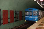 U-Bahn 1362 macht hier am 21.09.2016 Kopf im Endbahnhof Kungsstradgarden in Stockholm.