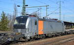 Eine interessante Überführung einer Vectron am Haken zusätzlich zum KLV-Zug aus Rostock, es handelt sich um die zuletzt in Skandinavien (Schweden) tätige Hector Rail AB  193 922-2 