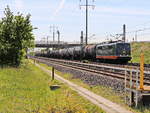 Hectorrail 162.008 „ Damiel“ (91 80 6 151 003-1 D-HCTOR) mit Kesselwagenzug (Dieselkraftstoff) am 21. Mai 2020 in Schönefeld (Brandenburg) in Richtung  Berlin-Schönefeld Flughafen.