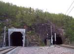 stliche Abzweigung vor dem Bahnhof Katterat, nur das rechte Gleis fhrt durch den Tunnel zum Bahnhof, das linke Gleis umgeht den Bahnhof und kommt nach dem Tunnel wieder mit dem anderen Gleis