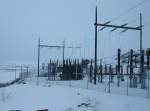 Umspanneinrichtung am 18.03.2006 zwischen Bjrkliden und Kopparasen, der Strom kommt hierher ber Hochspannungsleitung vom modernsten Wasserkraftwerk Schwedens, Porsi am Lule lv zwischen Gllivare