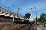 X60 6054 A1 von SL als Pendeltåg auf dem südlichen Teil der Centralbron am 29.05.2015 kurz hinter dem Söderledstunneln und fuhr gen Stockholm C.