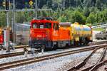 RhB Rangierlok Stadler Geaf2/2 20605 am 06.07.26 in Thusis beim Rangieren vom Bahnsteig aus fotografiert 