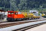 RhB Rangierlok Stadler Geaf2/2 20605 am 06.07.26 in Thusis beim Rangieren vom Bahnsteig aus fotografiert 