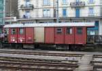 Werkzeugwagen X 40 85 944 6 106-8 Abgestellt im Bahnhofsareal von Fribourg am 16.12.2006