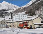 Die SBB FFS Xrotm 491 111 steht etwas verschneit im Bahnhof von Airolo.