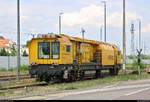 Schienenschleifzug RR 16 MS-13 (99 85 9127 114-8 CH-SPENO) der Speno International SA hat auf einem Abstellgleis im Bahnhof Halle-Ammendorf nahe dem Gelände der Maschinenbau und Service GmbH (MSG