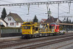 Am 04.02.2022 schleppt der Tm 234 432-3 den XTmass 99 85 9236 051-0 durch den Bahnhof Rupperswil.