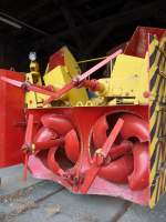 Nahaufnahme des  Gebisses  einer Schneefrse im Depot Erstfeld, 1.10.2011