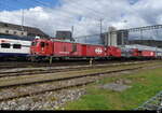 SBB - Bhf. Brugg mit dem SBB LRZ XTmas 99 85 9177 003-2 am 17.04.2023