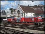 Ein abgestellter Lsch- und Rettungszug im Bahnhof von Lausanne.