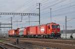 Löschzug XTmas 9177 002-4 (Stadt Basel) durchfährt den Bahnhof Muttenz.