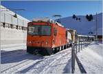 Auf dem Col-de-Bretaye ist die TPC HGem 2/2 943 mit dem X 921 nach dem Schneefall in der Nacht gut beschäftigt.