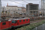 Gleisvorfeld mit Stellwerk -    Das östliche Gleisvorfeld des Bahnhofes Basel SBB mit dem interessanten Stellwerksgebäude der Architekten Herzog & de Meuron rechts im Bild.