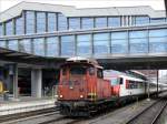 Em 3/3 18822 beim Rangieren mit einem IC-Steuerwagen; Basel SBB, 25.03.2009  