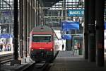 Nachschuss am 25.10.2014 auf Re 460 024-3  Rheintal , als sie kurz zuvor mit einem InterCity in Basel SBB ankam.