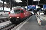 Re 460 004-5  Uetliberg  am 22.11.2014 mit einem IR (Basel SBB - Zürich HB) im Startbahnhof und wartet auf die Abfahrt.