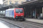 Cargo Lok 474 017 durchfhrt am 07.03.12 mit einem Gterzug auf Gleis 1 den Bhf.Bellinzona in Richtung Norden.