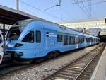 Der neue TPF Werbezug RABe 527 198 mit der Werbung für die Groupe Grisoni am 23.2.21 bei der Einfahrt in Bern.