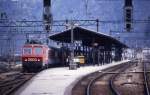 Am 26.3.1990 hlt die damals hochmoderne Lok 2000, SBB Nummer 10104,  mit dem EC 6 nach Hannover um 11.00 Uhr im Bahnhof Brig.
