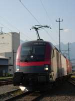 Die Railjet Werbe Taurus steht im Bahnhof Buchs/SG am 28.04.07